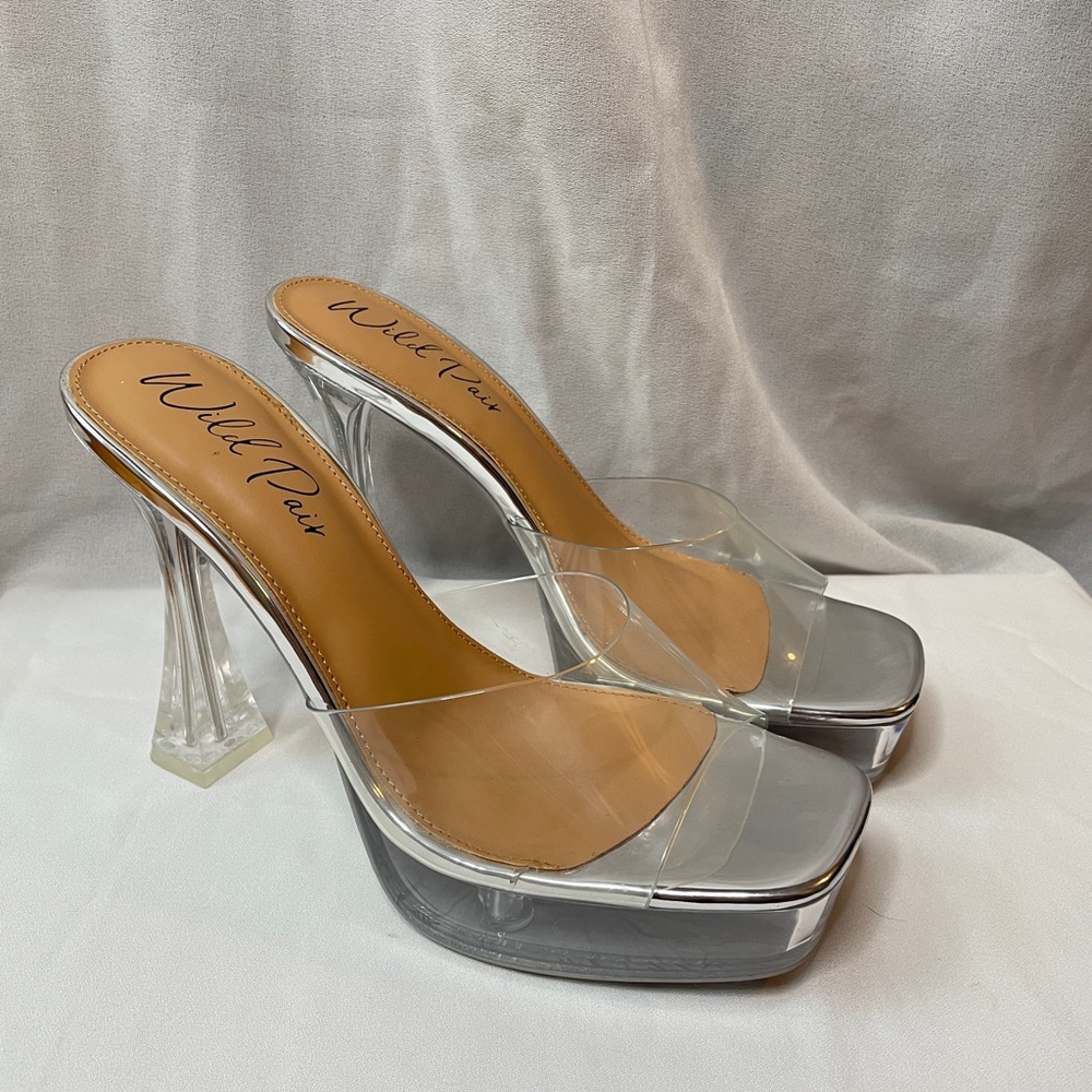 Wild Pair Regeena Vinyl Platform Dress Sandals Size 9